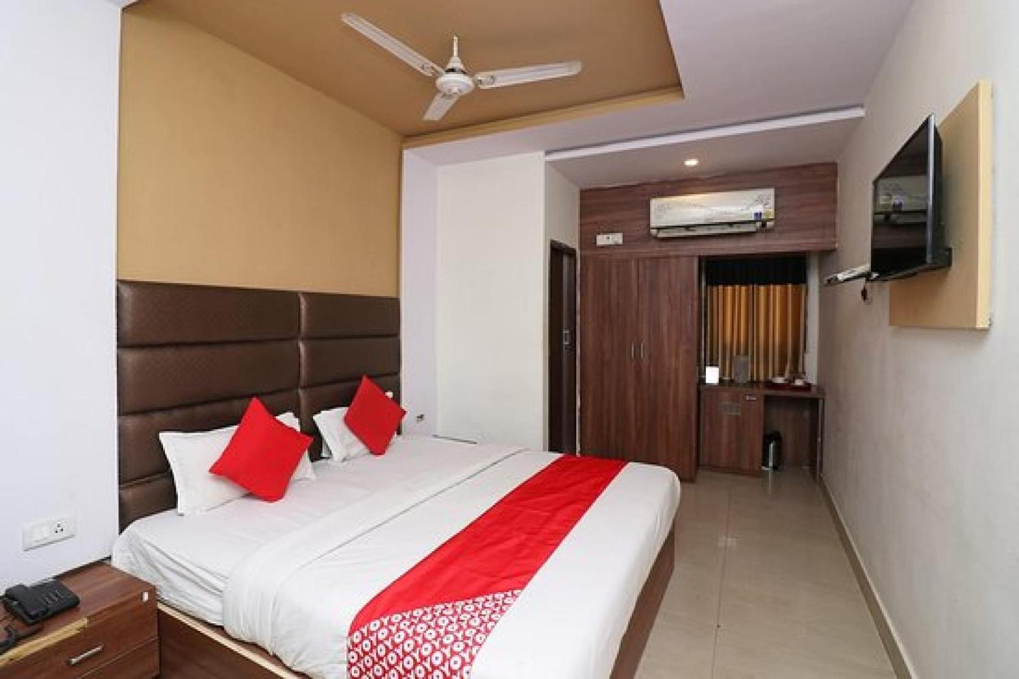 Capital O Hotel Surya Continental Lucknow Dış mekan fotoğraf