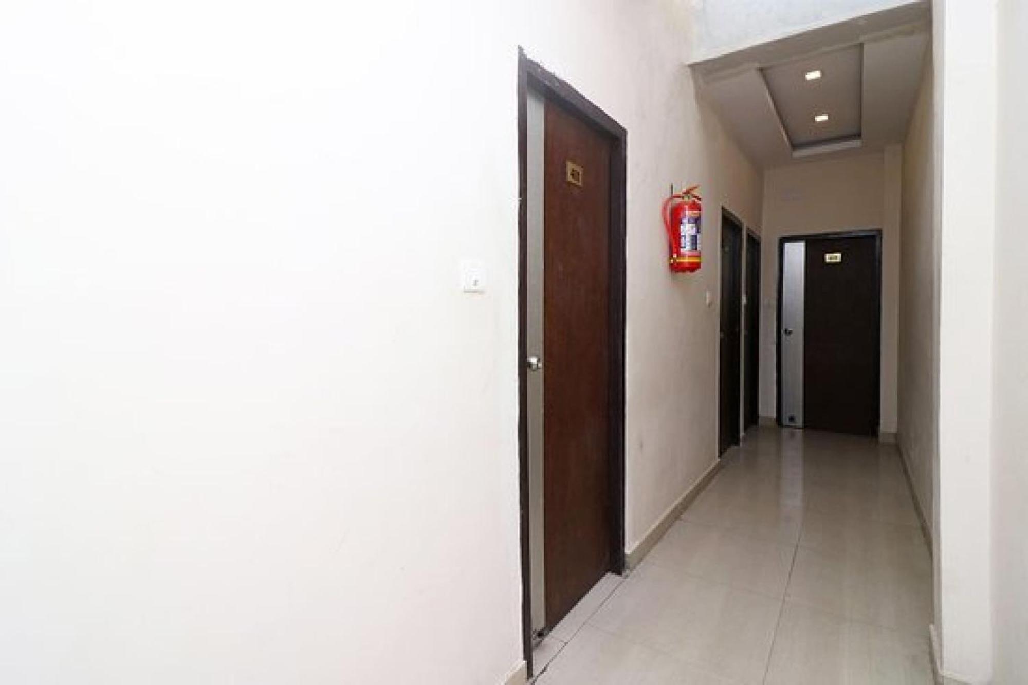 Capital O Hotel Surya Continental Lucknow Dış mekan fotoğraf