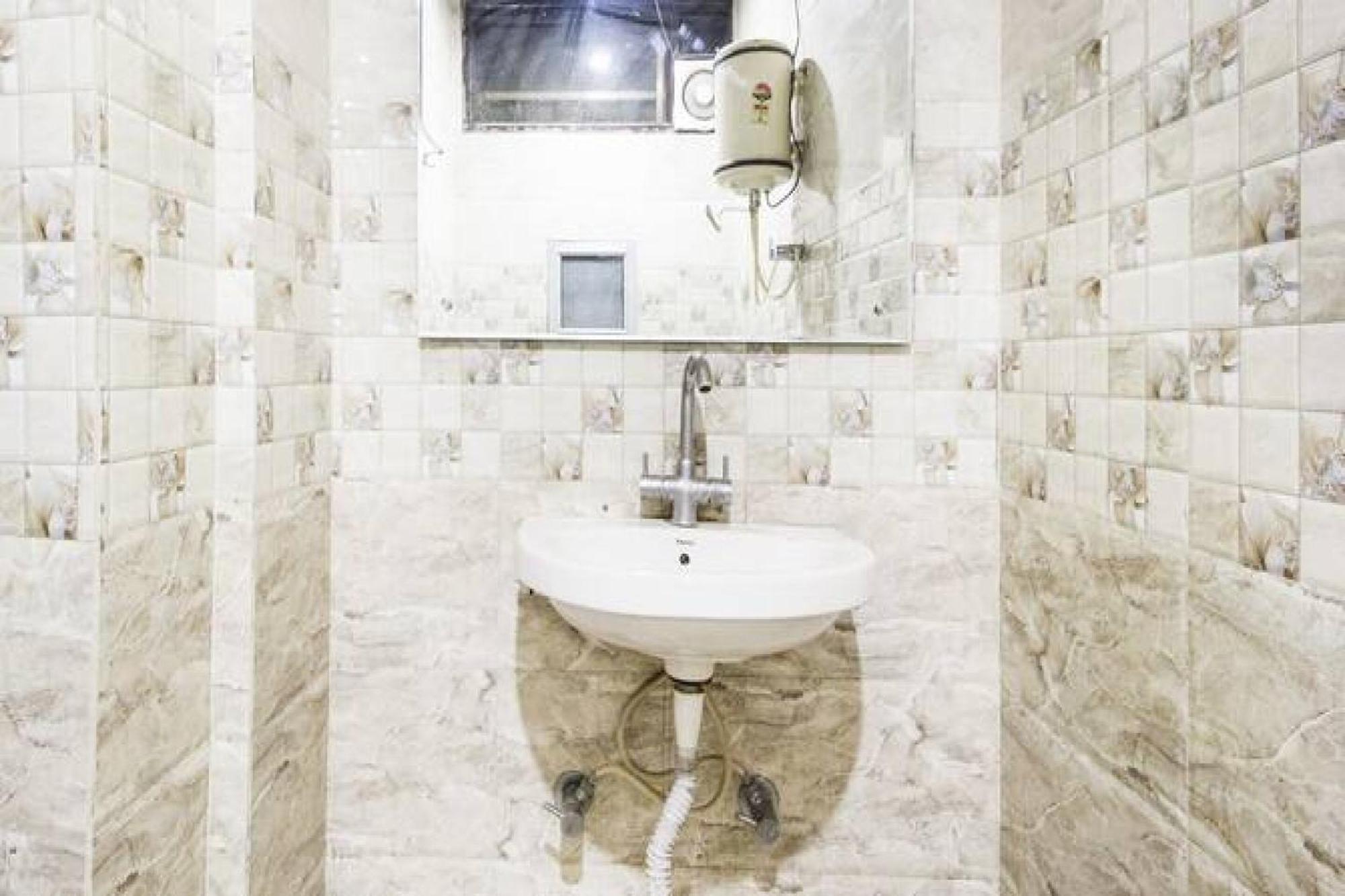 Capital O Hotel Surya Continental Lucknow Dış mekan fotoğraf