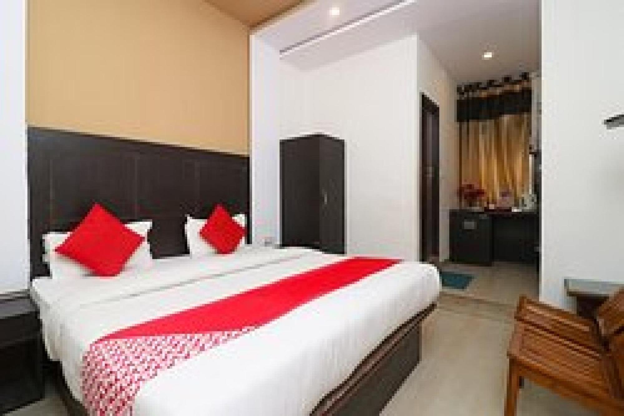 Capital O Hotel Surya Continental Lucknow Dış mekan fotoğraf