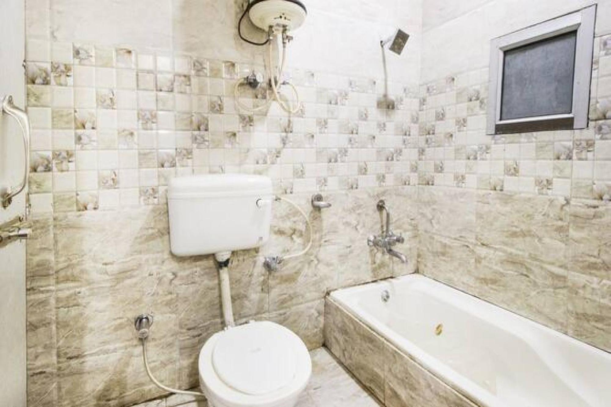 Capital O Hotel Surya Continental Lucknow Dış mekan fotoğraf